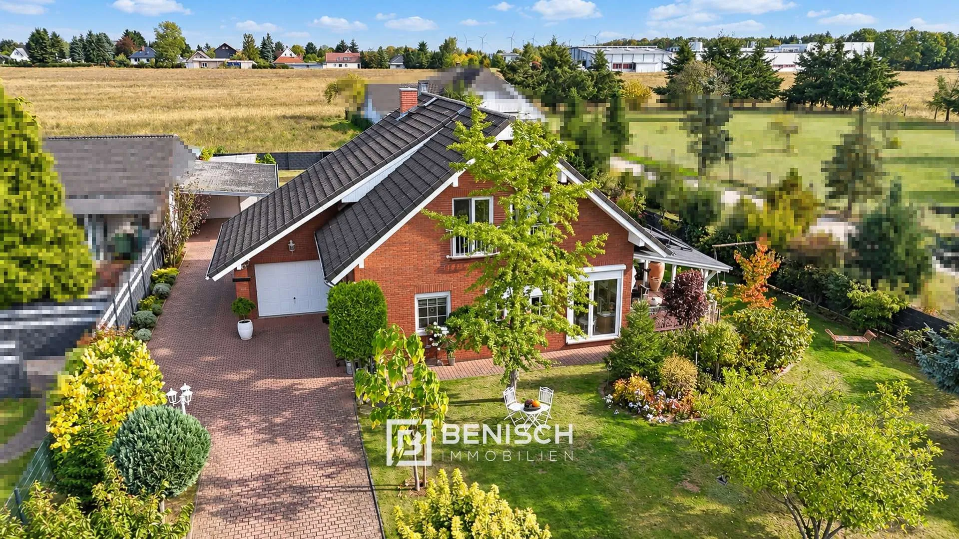 Fünf Zimmer für den Alltag. Pool, Kamin und Billard für alles danach. – Einfamilienhaus in Spremberg · Spremberg