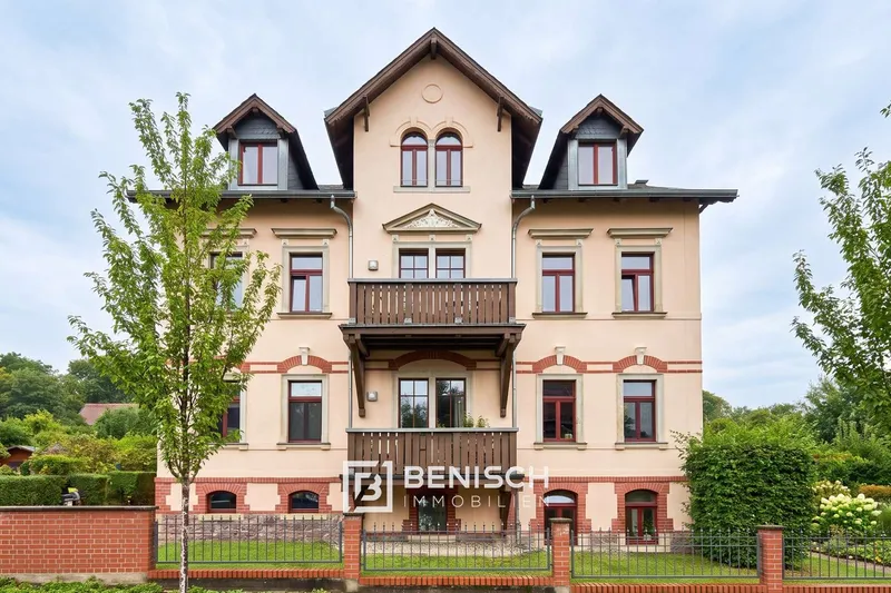 Denkmalgeschützte Wohnung im Villenviertel mit historischer Gewölbedecke und eigener Terrasse – Wohnung in Radebeul