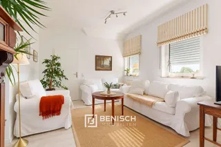 Modern, großzügig, praktisch - 3 Zimmer mit 2 Bädern & 2 Stellplätzen – Sitzecke im Wohnzimmer