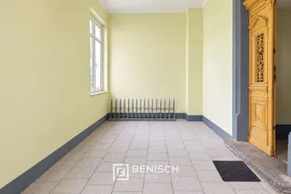 Wohnen auf 100 m² - Altbaucharme, hohe Decken und modernes Vollbad – Geschützte Abstellmöglichkeit für Fahrräder