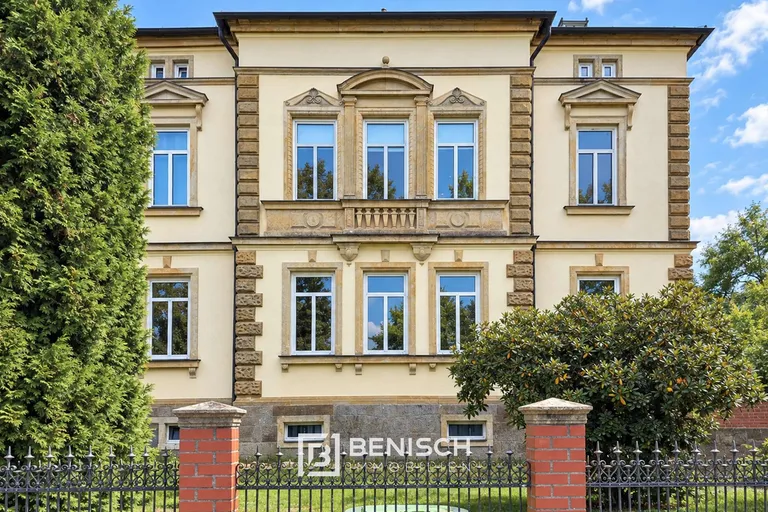Wohnen auf 100 m² - Altbaucharme, hohe Decken und modernes Vollbad – Außenansicht