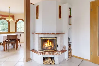 Vom Frühstück am Teich bis zum Saunagang am Abend – Zuhause am Tharandter Wald – Kamin im Wohnzimmer