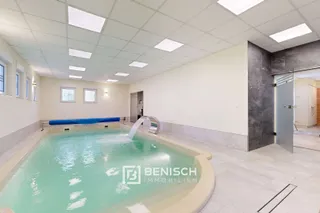 Ein Haus, drei Leben: Wohnen, Wellness, Wirken. – Schwimmbad mit Gegenstromanlage