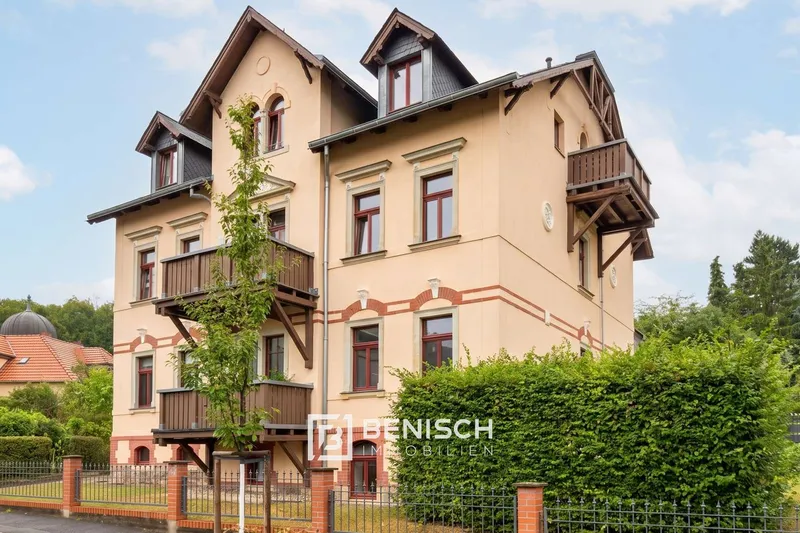Denkmalgeschützte Wohnung im Villenviertel mit historischer Gewölbedecke und eigener Terrasse – Wohnung in Radebeul