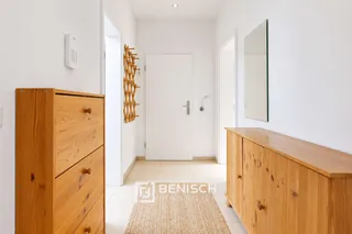 Modern, großzügig, praktisch - 3 Zimmer mit 2 Bädern & 2 Stellplätzen – Eingangsbereich 