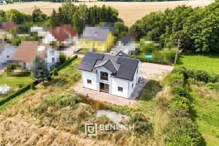 Ankommen, tief durchatmen, genießen: Modernes Wohnen im Erstbezug in ruhiger Lage in Striegistal – Photovoltaik auf dem Dach