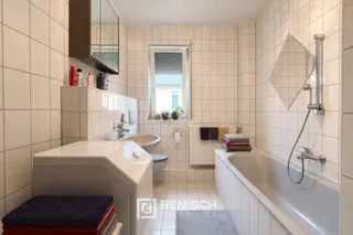 Penthouse-Wohnung mit Dachterrasse und Tiefgaragen-Stellplatz in der Neustadt – Vollbad mit Waschmaschinenanschluss 