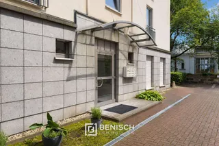 Penthouse-Wohnung mit Dachterrasse und Tiefgaragen-Stellplatz in der Neustadt – Eingangstür zum Gebäude
