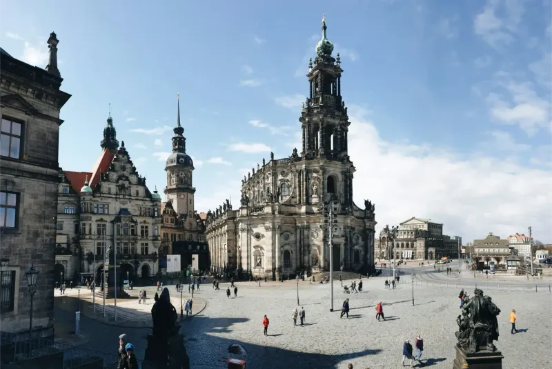 Dresdner Altstadt mit Hofkirche und Residenzschloss – der Heimatmarkt von Benisch Immobilien