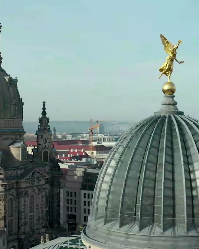 Drohnenaufnahme über der Dresdner Altstadt mit Frauenkirche – Luftaufnahmen für die Immobilienvermarktung