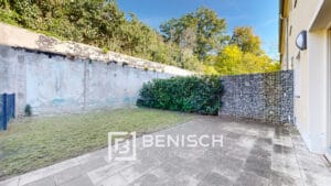 Hintere Terrasse mit Garten