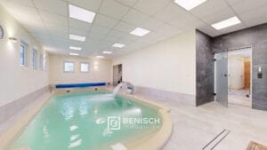 Schwimmbad mit Gegenstromanlage