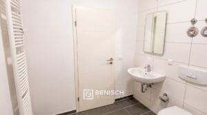 Badezimmer mit Handtuchheizkörper