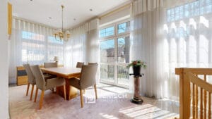 Wohnzimmer - Essbereich mit Balkon